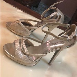 De blossom collection Beautiful sparkly Gold heels